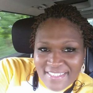 Meet your Posher, Raquel